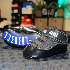 Jordan retro 11 crib